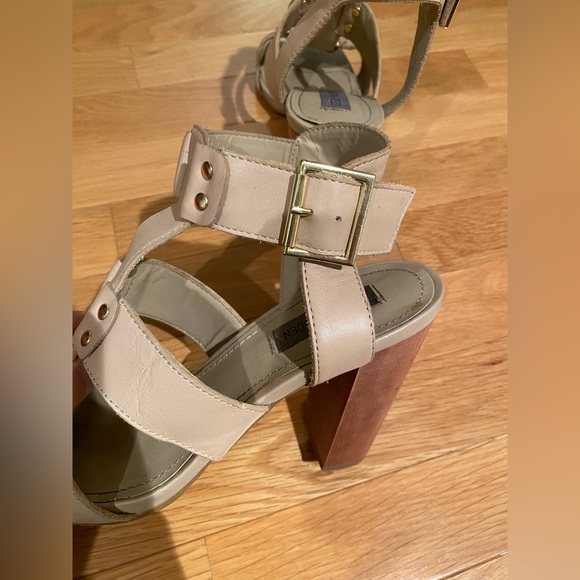 Steve Madden Nude 4-inch Sandal Heels - Size 10 - Picture 2 of 6